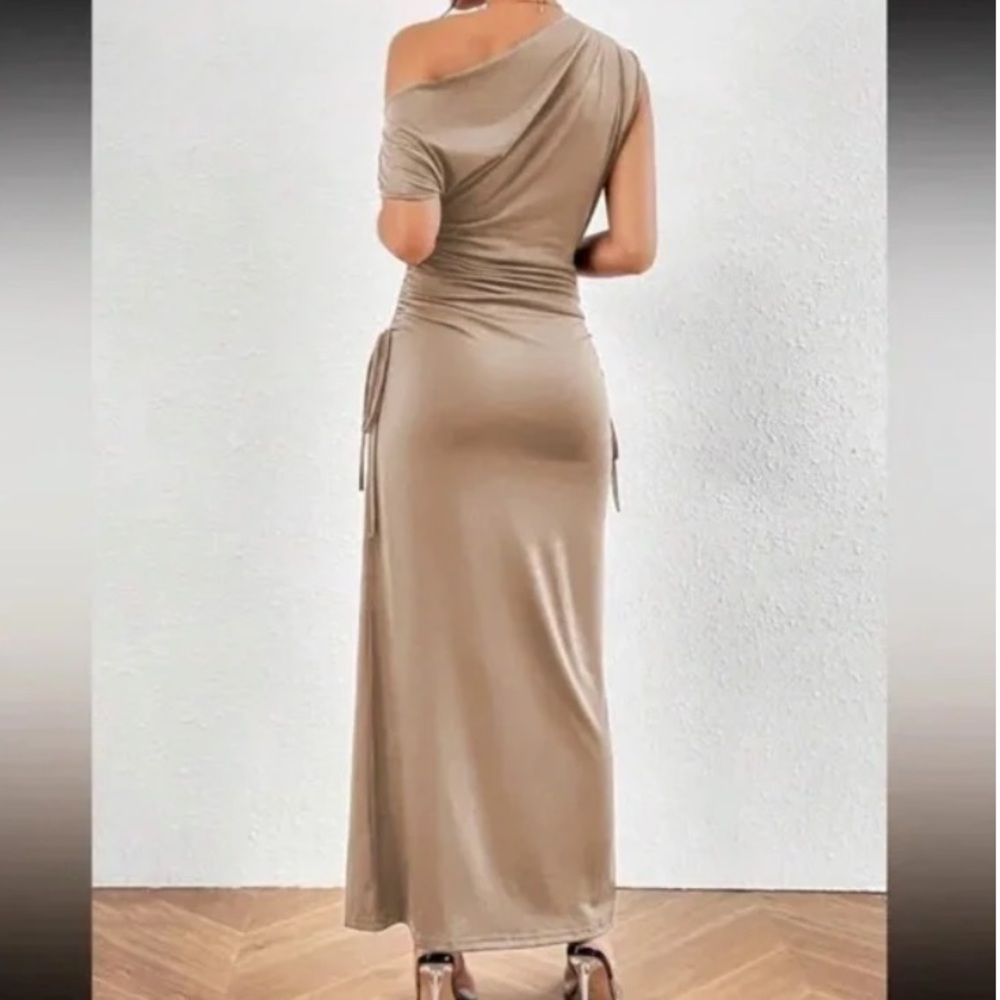 Luxe one shoulder ruched solid maxi dress - Picture 9 of 14
